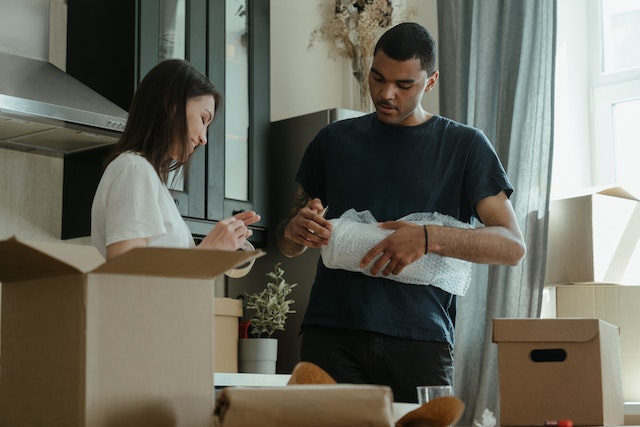 a%20couple%20of%20tenants%20packing%20up%20belongings%20and%20putting%20them%20in%20moving%20boxes